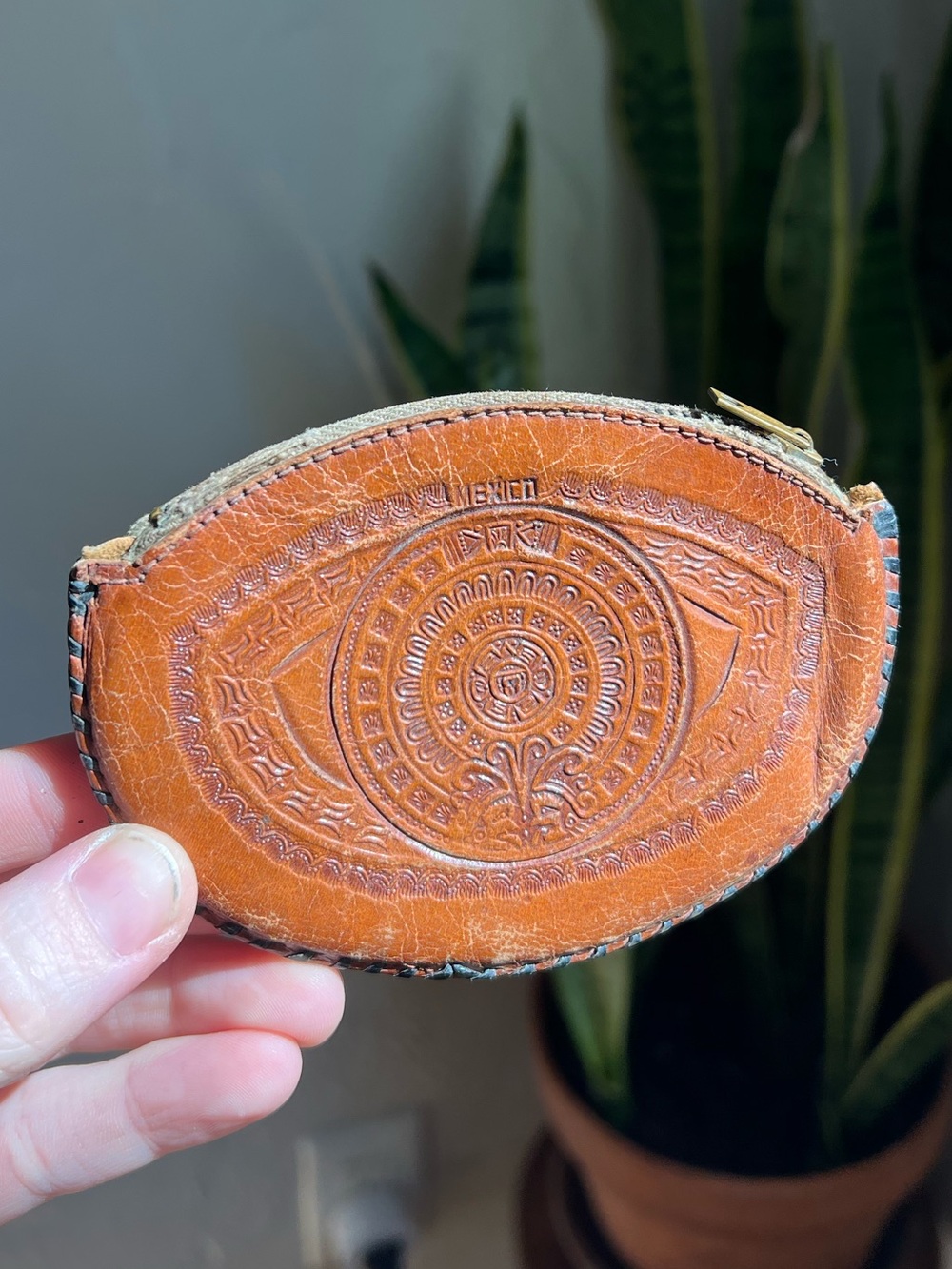 Vintage Mexican Tooled Leather Coin Purse Brown Oval Zip Wallet